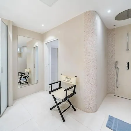 Centre Maison Bourgeoise * קאן