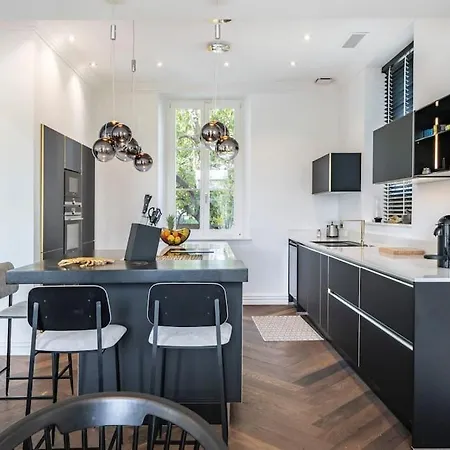 Centre Maison Bourgeoise * קאן