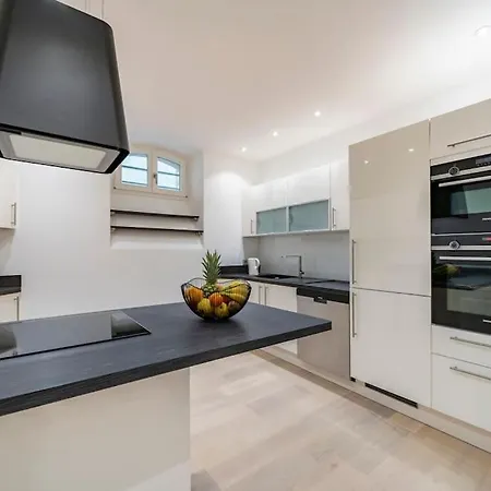 Centre Maison Bourgeoise * קאן