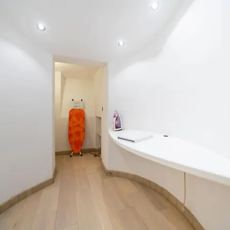 Centre Maison Bourgeoise * קאן